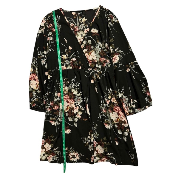 NWOT Black Floral Surplice V-Neck Bell Sleeve Dress 4XL - Picture 13 of 16